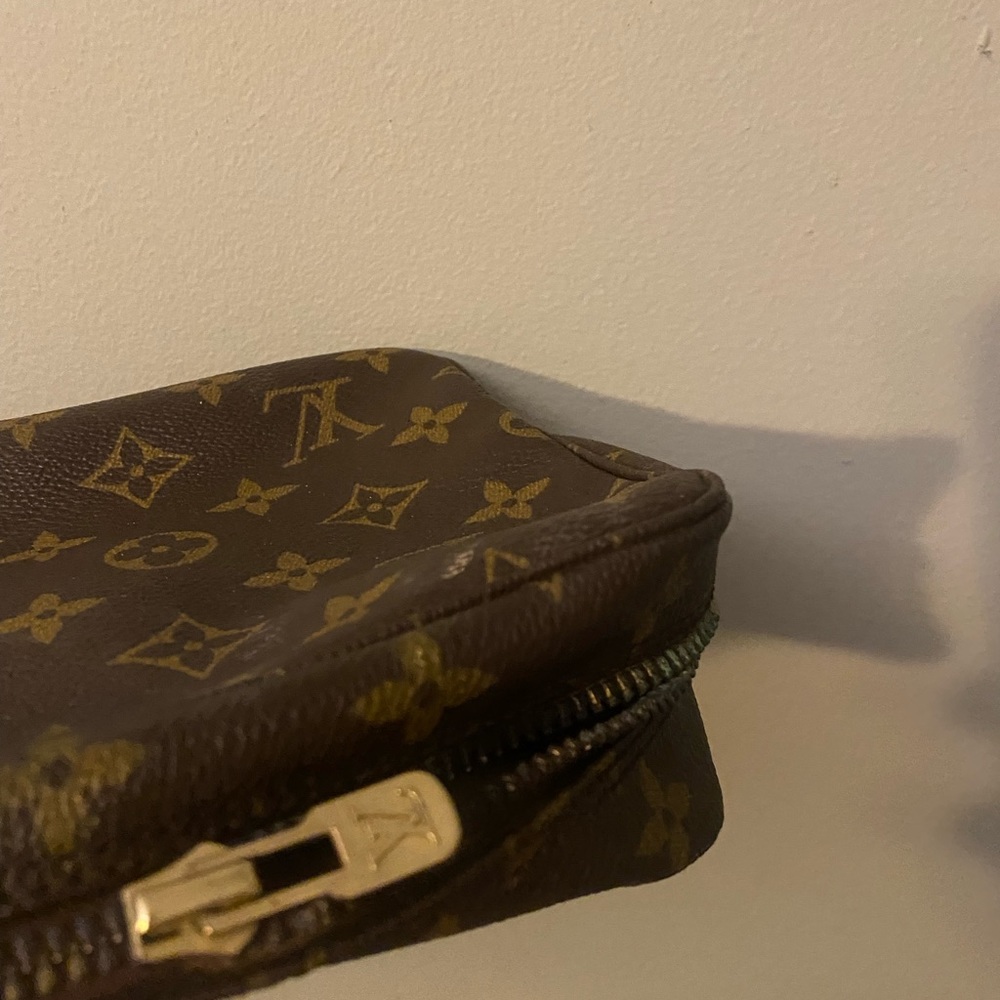 Louis Vuitton Toiletry bag! - Picture 7 of 11